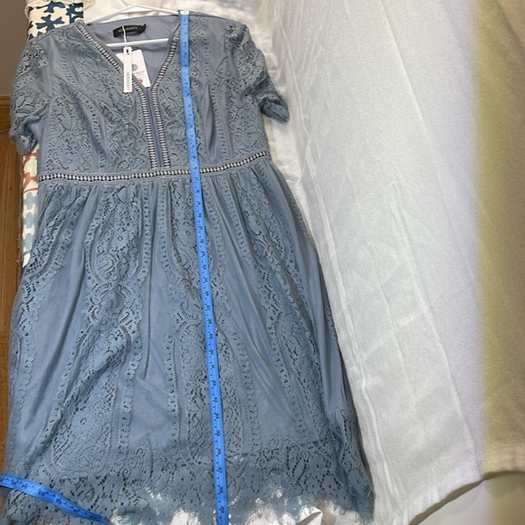 Elegant Lace Dress in Light Blue - Picture 8 of 9